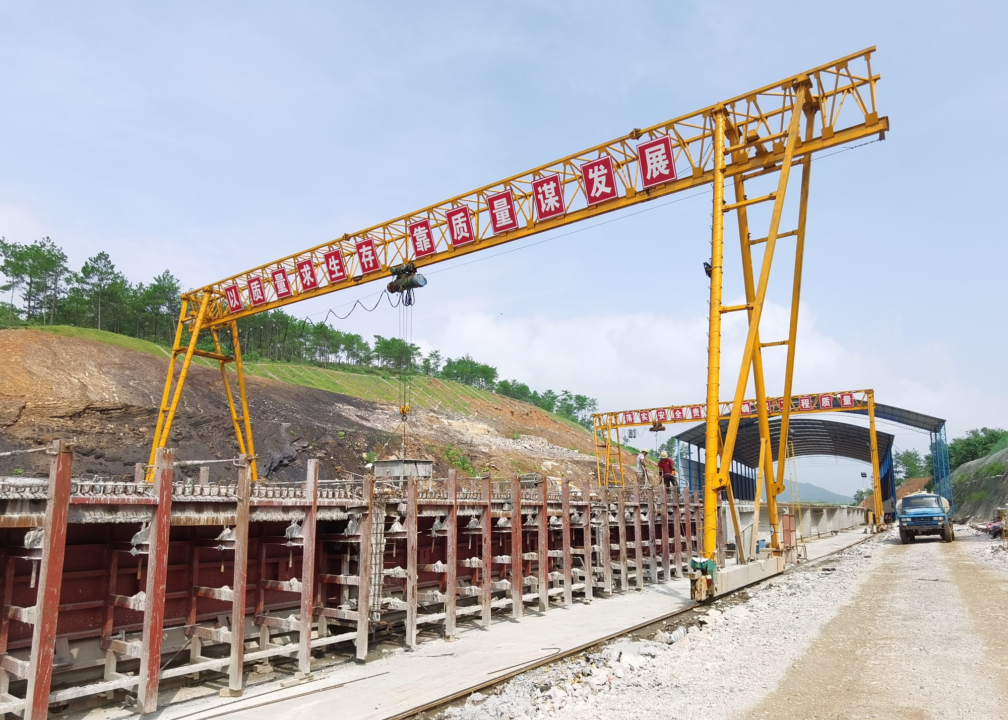 20200810101942.jpg 龙琅三标二处447片T梁全部预制完成_副本.jpg